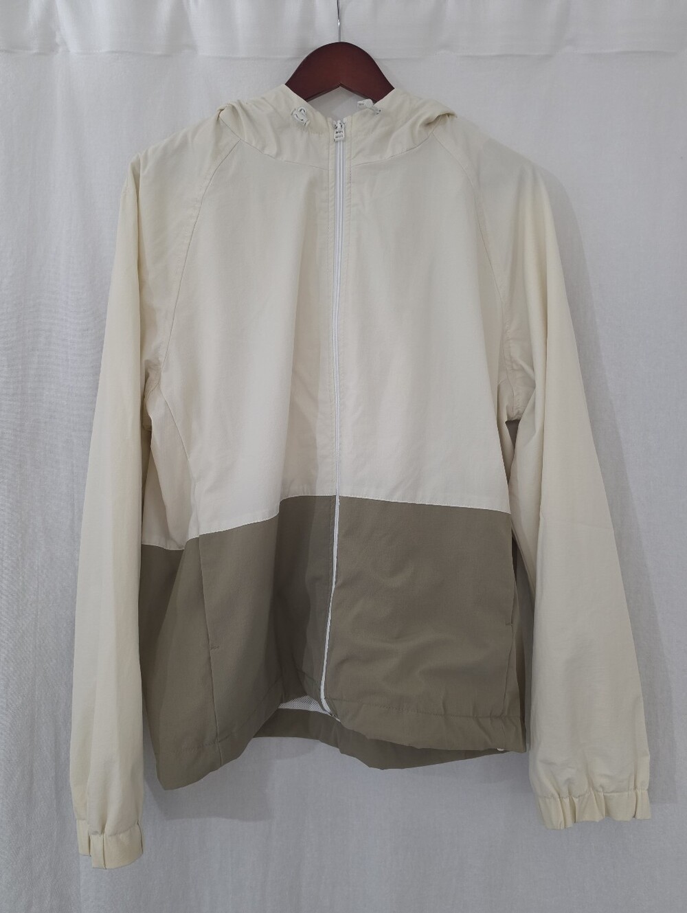Zara Lightweight Hooded Windbreaker Jacket in Cream and Olive Men's Size M
